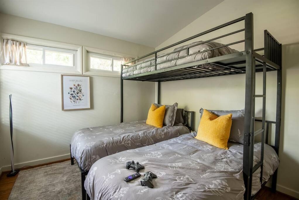 Holiday home Serenity On Montclair - Groups/games/fastwifi *