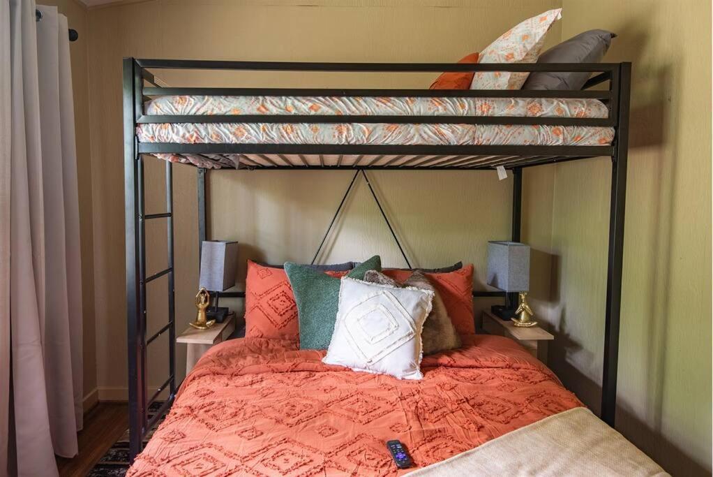 Serenity On Montclair - Groups/games/fastwifi Holiday home Birmingham