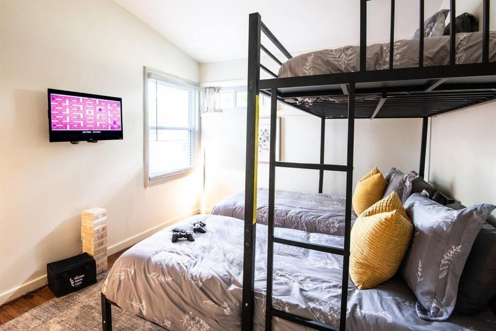 Serenity On Montclair - Groups/games/fastwifi Holiday home Birmingham